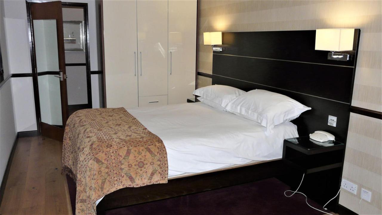 Hollies Hotel 3*