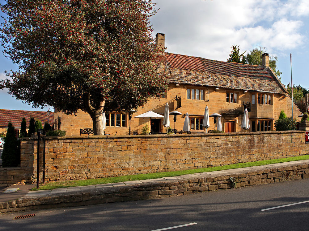 Hotel Hollies 3*