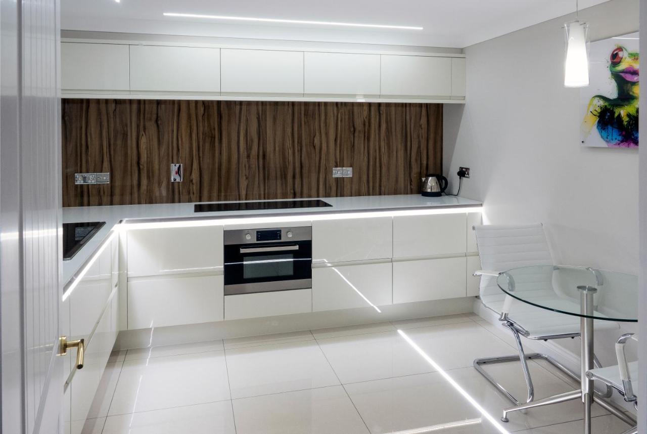 Hollies Hotel 3*