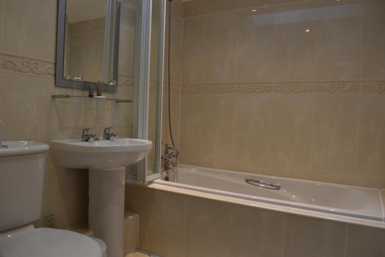 Hotel Hollies 3*